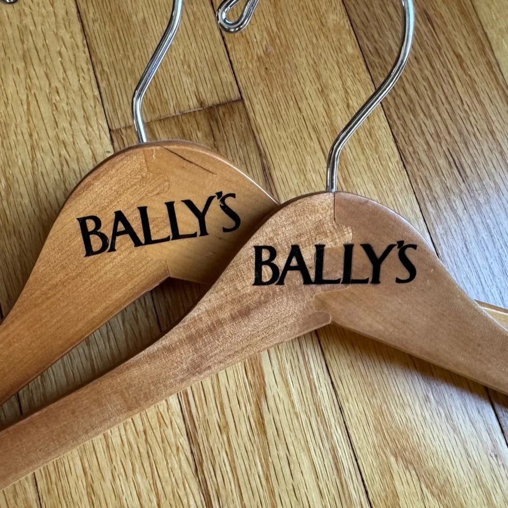 Bally's Wooden Hangers Set